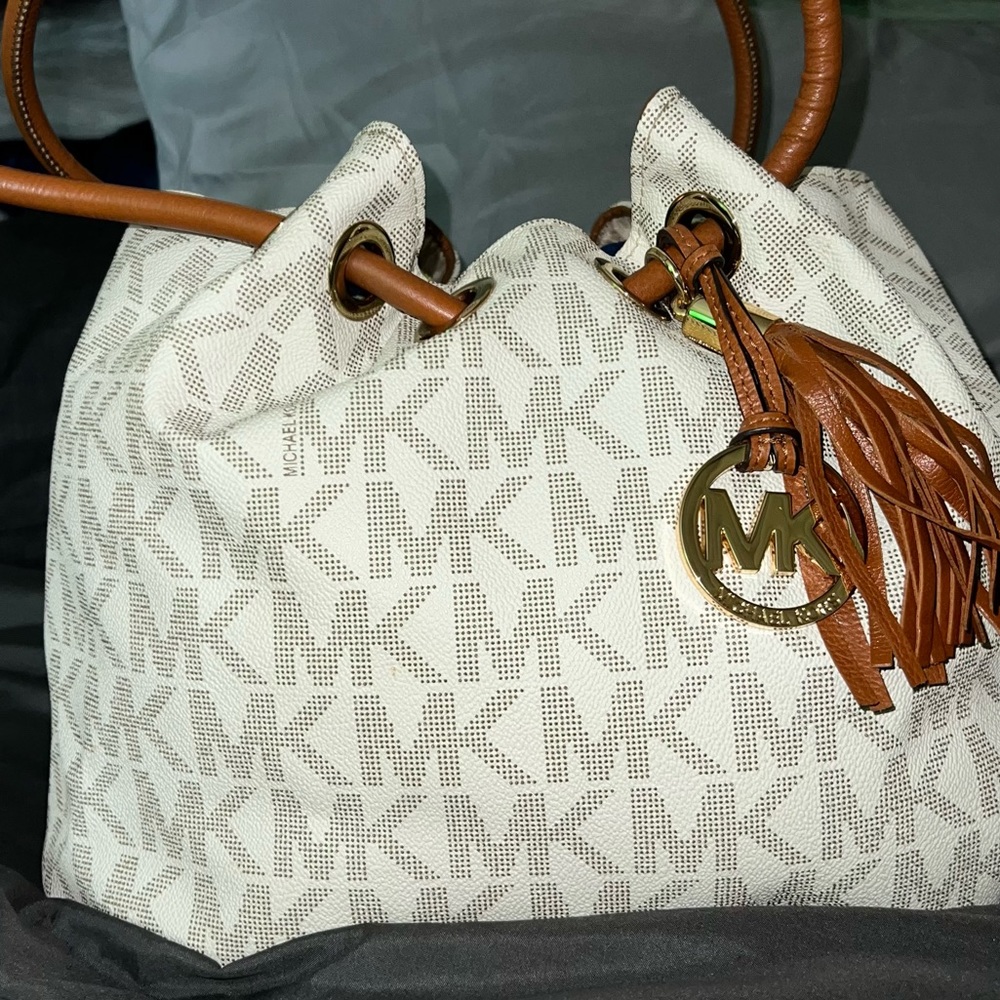 White/tan mk purse